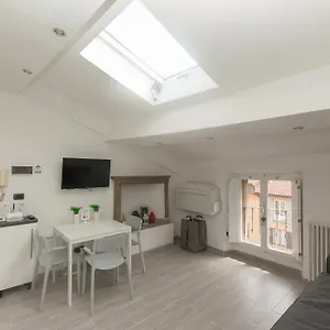 https://amazing-and-new-penthouse-in-city-center.italymilanhotels.net